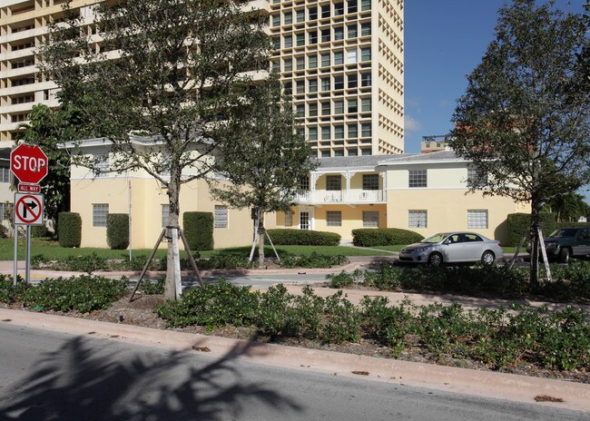 701 Valencia in Coral Gables, FL - Building Photo - Building Photo