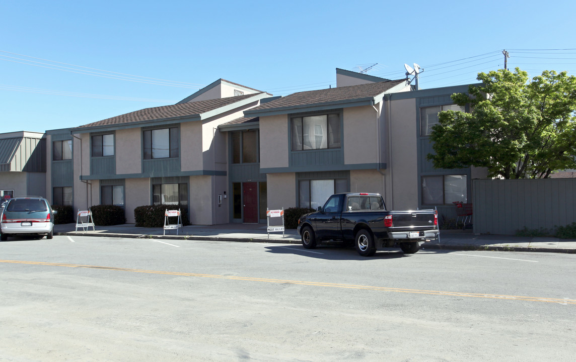 1509 Laurel St in San Carlos, CA - Building Photo