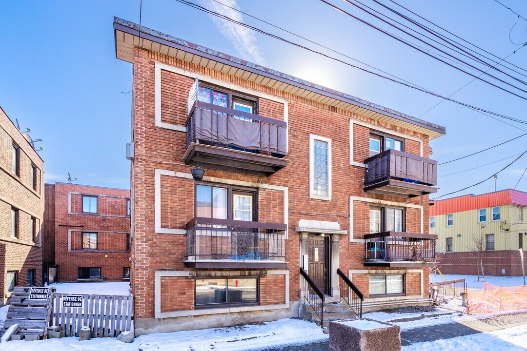 300 Des Erables St in Lachine, QC - Building Photo