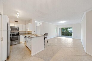11643 W Atlantic Blvd in Coral Springs, FL - Building Photo