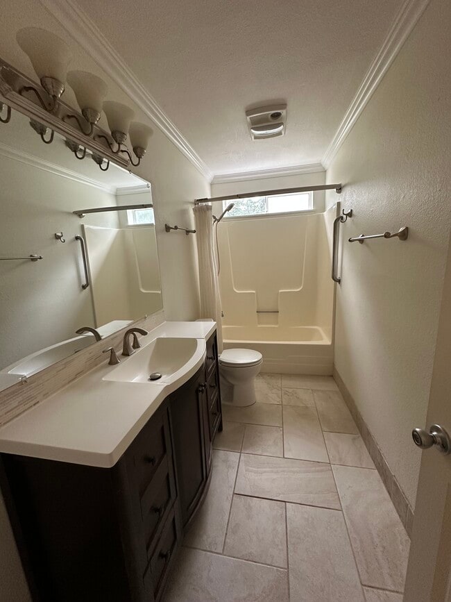 71 E California Ave, Unit B in Arcata, CA - Building Photo - Building Photo