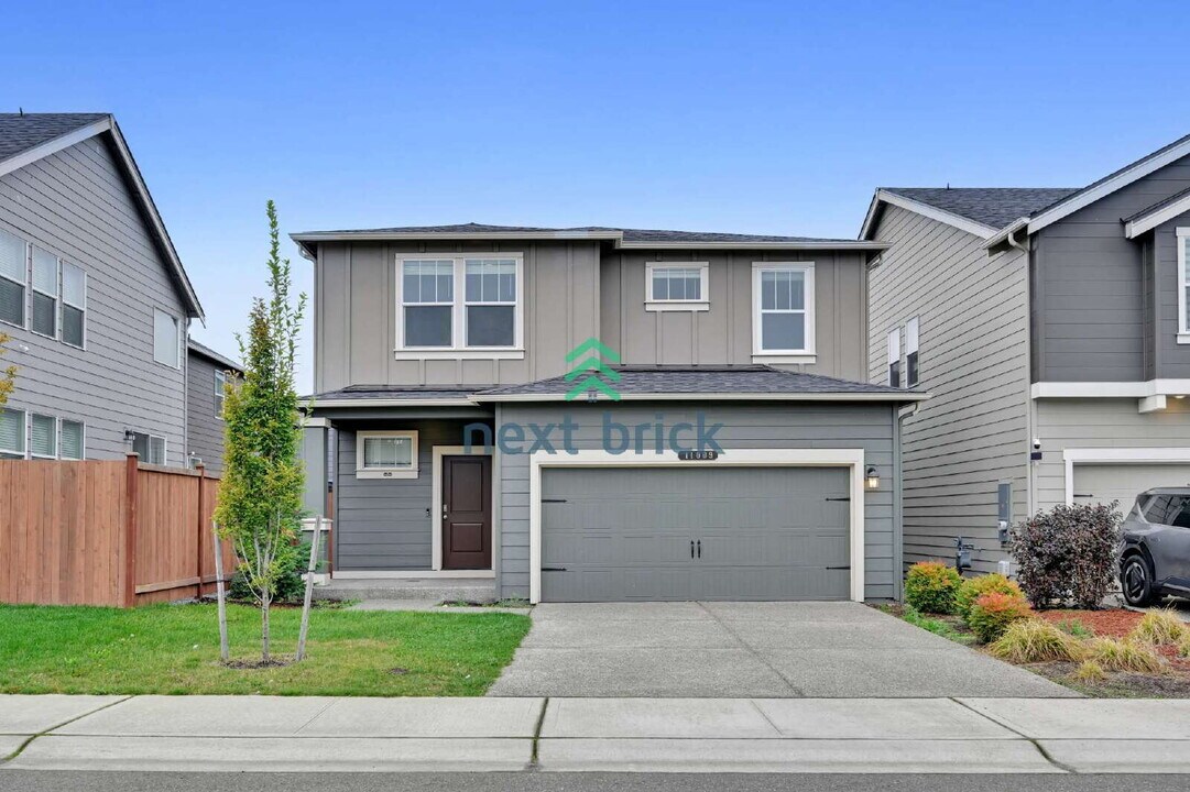 11009 Emmons Ct E in Puyallup, WA - Foto de edificio