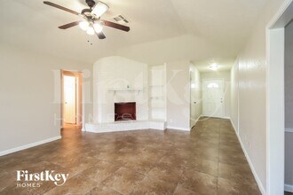 10411 Cedar Towne Ln in Sugar Land, TX - Foto de edificio - Building Photo