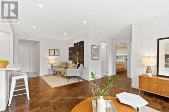 2 Ridelle Ave in Toronto, ON - Building Photo - Building Photo