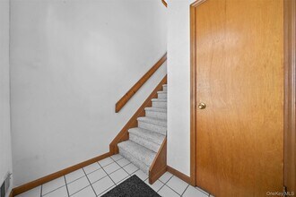 1104 Evergreen Ct in Woodbury, NY - Building Photo - Building Photo