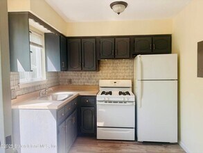 145 Sandalwood Dr in Staten Island, NY - Building Photo - Building Photo