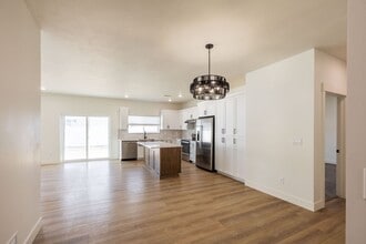 585 Idaho Ave in Sugar City, ID - Building Photo - Building Photo