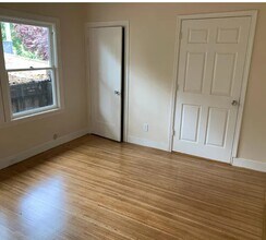 4315 Essex St in Emeryville, CA - Foto de edificio - Building Photo