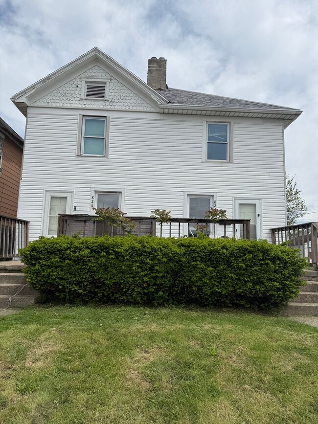 property at 824-826 Troy St