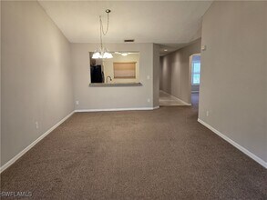 605 Squire Cir in Naples, FL - Building Photo - Building Photo