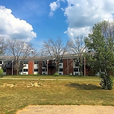 Maple Lawn Apartments in Eureka, IL - Building Photo