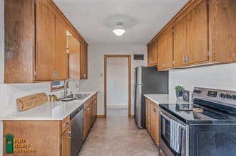 7 Interlachen Rd in Hopkins, MN - Building Photo - Building Photo