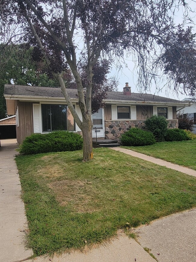 property at 224 N Eagle St