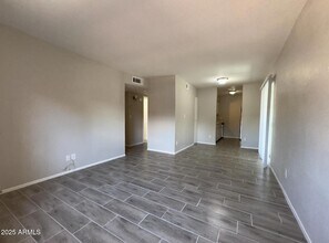2737 N Salem, Unit 103 in Mesa, AZ - Building Photo - Building Photo