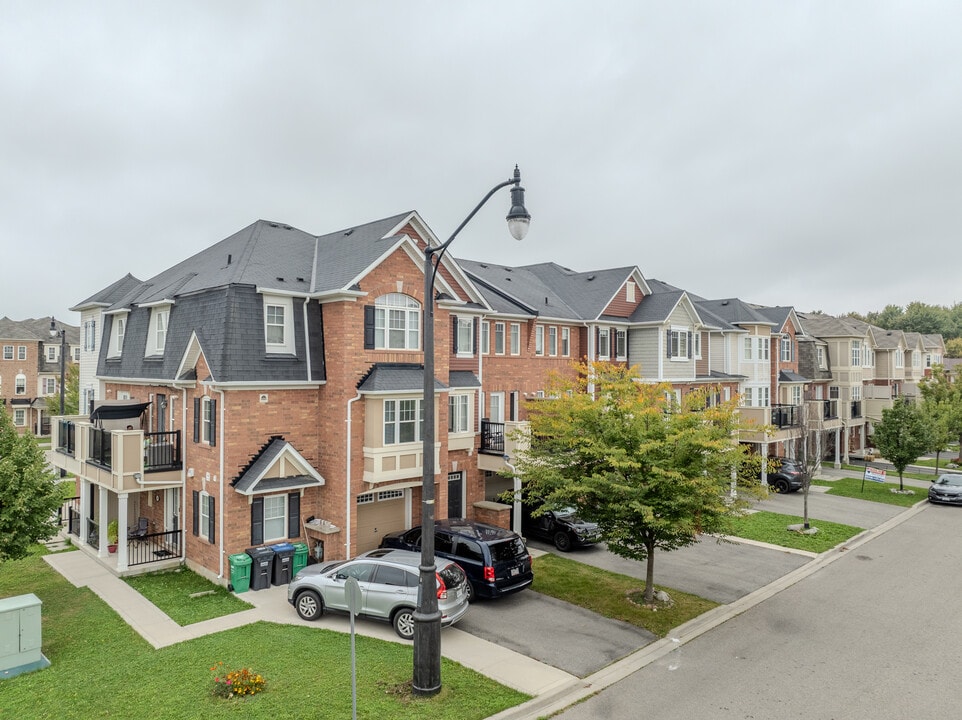 133 Bleasdale Av in Brampton, ON - Building Photo