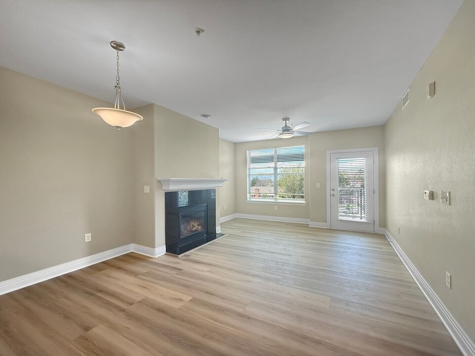 9039 E Panorama Cir in Englewood, CO - Building Photo