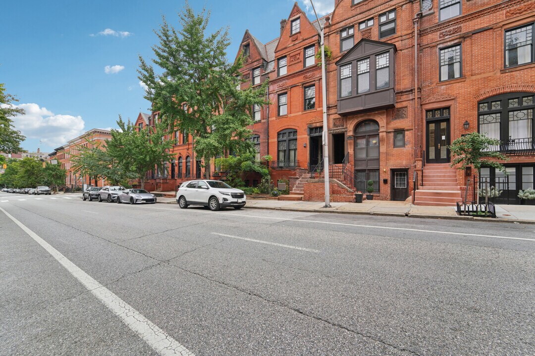 1010 N Calvert St in Baltimore, MD - Foto de edificio