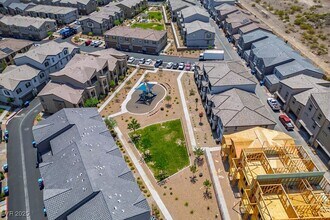 611 Sedum Ave. in Henderson, NV - Foto de edificio - Building Photo