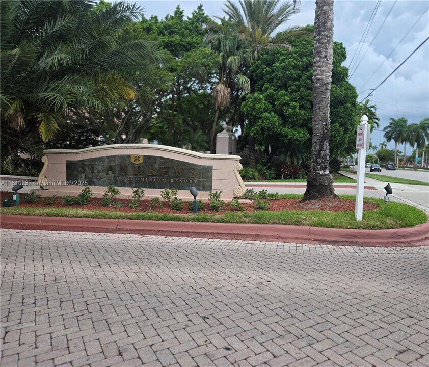 12178 St.Andrews Pl in Miramar, FL - Building Photo