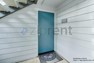 12707 NE 116th St in Kirkland, WA - Building Photo - Building Photo