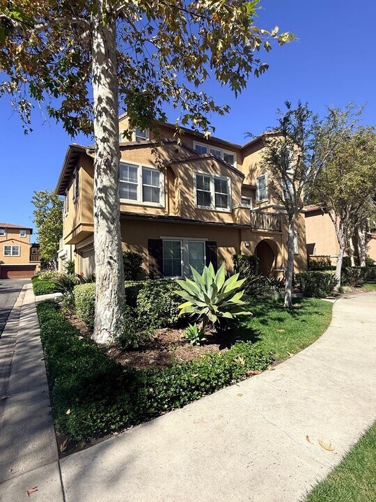 5 Periwinkle in Irvine, CA - Building Photo