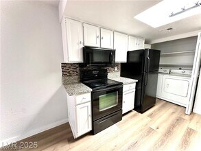 2112 Venus Ave in North Las Vegas, NV - Building Photo - Building Photo