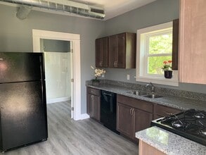 1029 Walker Ave NW in Grand Rapids, MI - Building Photo - Building Photo