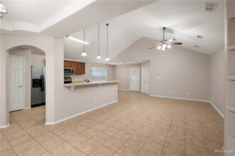 1606 Enterprise St in Edinburg, TX - Building Photo - Building Photo