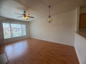 7131 S Durango Dr in Las Vegas, NV - Foto de edificio - Building Photo