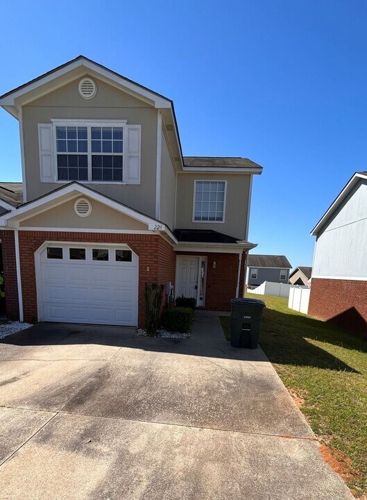224 Wakefield Way in Enterprise, AL - Foto de edificio