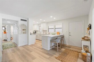 1910 Gulf Shore Blvd N, Unit 204 in Naples, FL - Building Photo - Building Photo