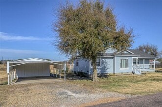 208 W Maple St in Gunter, TX - Building Photo - Building Photo