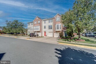15972 Canada Goose Loop in Woodbridge, VA - Building Photo - Building Photo