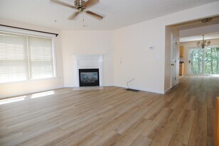 69 Georgetown Dr in Nashua, NH - Building Photo