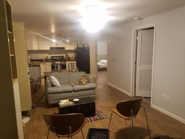 2016 1/2 Davis St. in Iowa City, IA - Building Photo - Building Photo