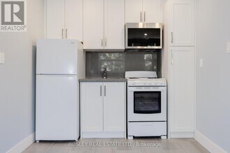 856 Kingston Rd in Toronto, ON - Building Photo - Building Photo