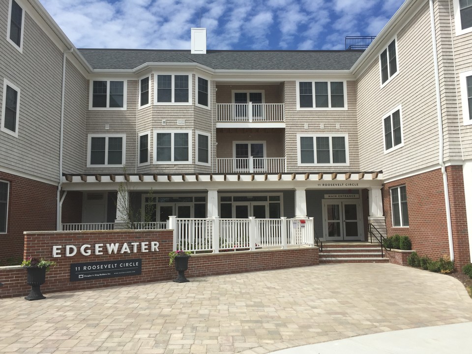 Edgewater at Queset Commons in South Easton, MA - Building Photo