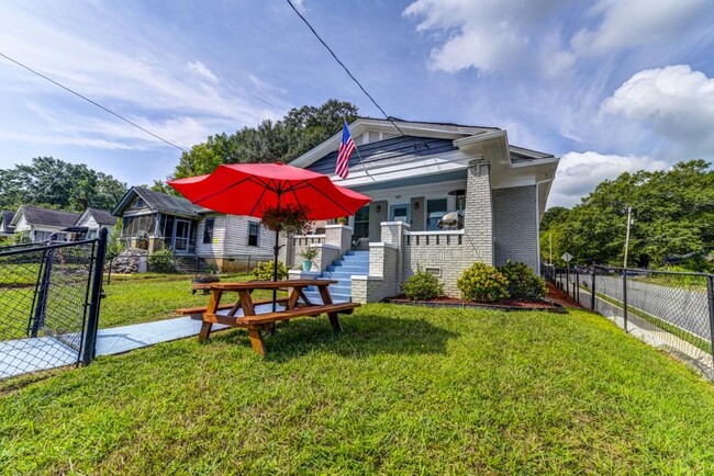 property at 1091 Selwin Ave SW