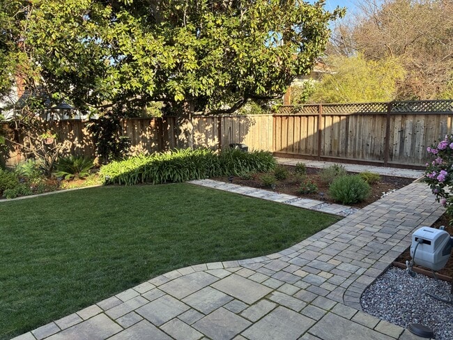 1074 Oaktree Dr in San Jose, CA - Building Photo - Building Photo