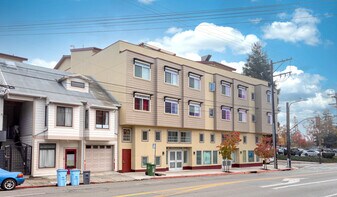 Stranda Apartments in Berkeley, CA - Building Photo