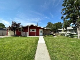 2202 Dallas St in Richland, WA - Building Photo