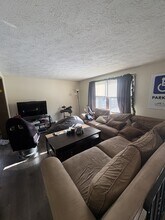 98 Pelham Rd in Amherst, MA - Building Photo - Building Photo