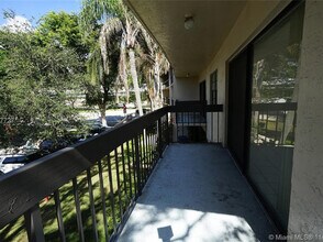5201 Orduna Dr, Unit 18 in Coral Gables, FL - Building Photo - Building Photo