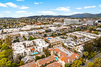 400 S Mentor Ave in Pasadena, CA - Building Photo - Building Photo