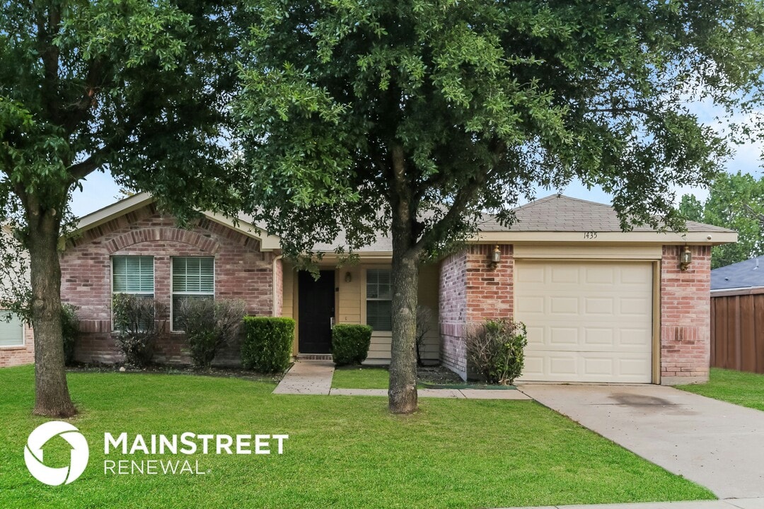 1435 Sax Leigh Dr in Dallas, TX - Building Photo