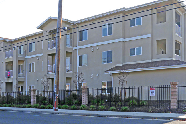 Sierra View Terraces in Reedley, CA - Building Photo - Building Photo