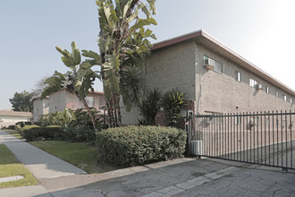 Villa Sorrento Apartments in Downey, CA - Building Photo - Building Photo