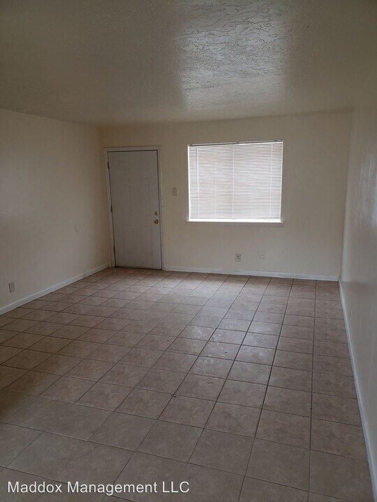 453 Charleston St SE in Albuquerque, NM - Building Photo