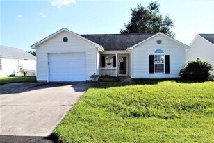 5021 Blue Spruce Ln in Murrells Inlet, SC - Building Photo