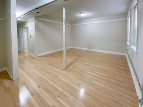 1943 W Winnemac Ave, Unit GDN in Chicago, IL - Building Photo - Building Photo